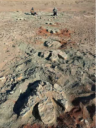 آثار أقدم عملاقة آثار أقدم عملاقة
