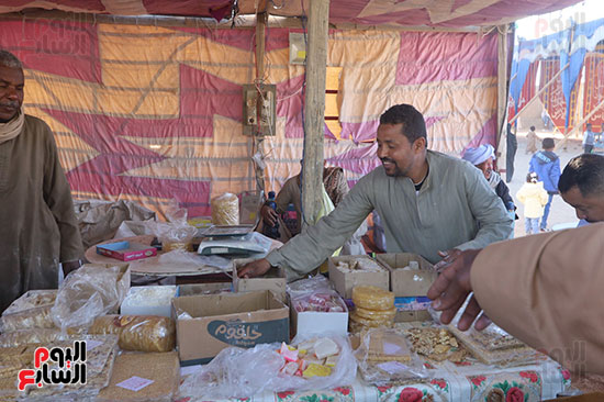 الحلوى-فى-المولد الحلوى-فى-المولد