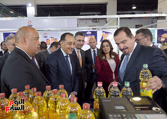 جولة مدبولى داخل المعرض
