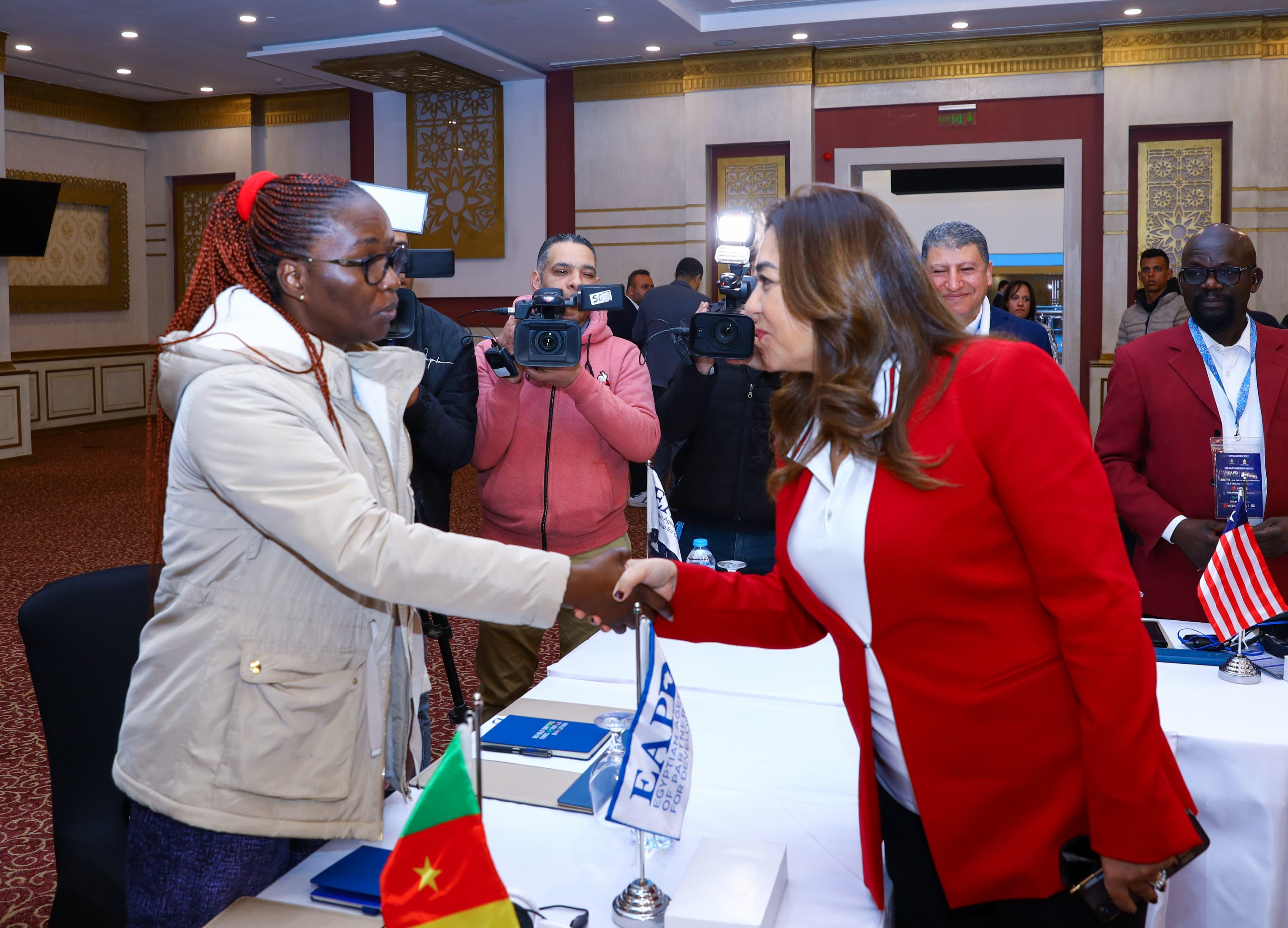 وزيرة التنمية المحلية خلال افتتاح الدورة التدريبية التى تنظمها الوزارة للكوادر الإفريقية