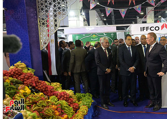 جولة رئيس الوزراء داخل المعرض
