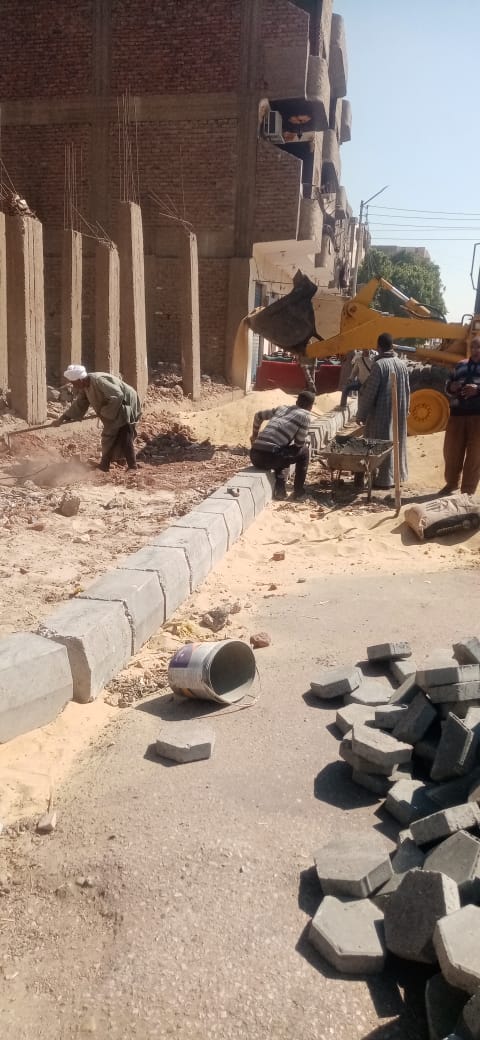 رئيس مدينة الأقصر يتابع تنفيذ أعمال النظافة اليومية