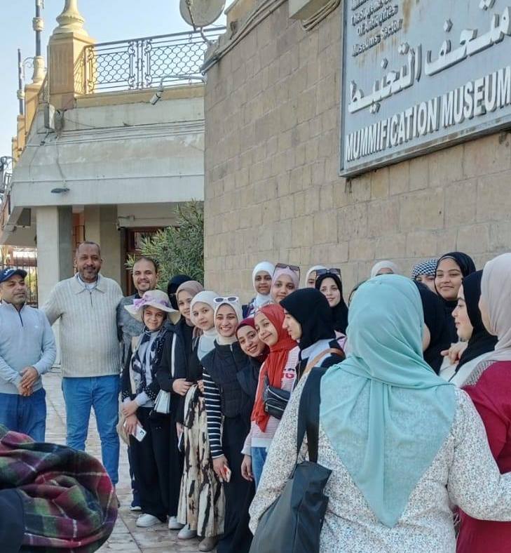جانب من زيارات أفواج الطلبة لمتحف التحنيط يومياً