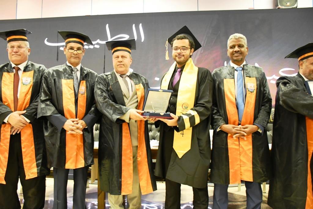 السكرتير العام المساعد لمحافظة أسوان وعميد كلية الطب