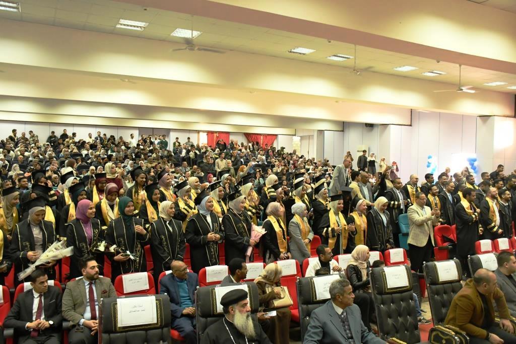 تخريج الدفعة العاشرة لطلاب كلية الطب