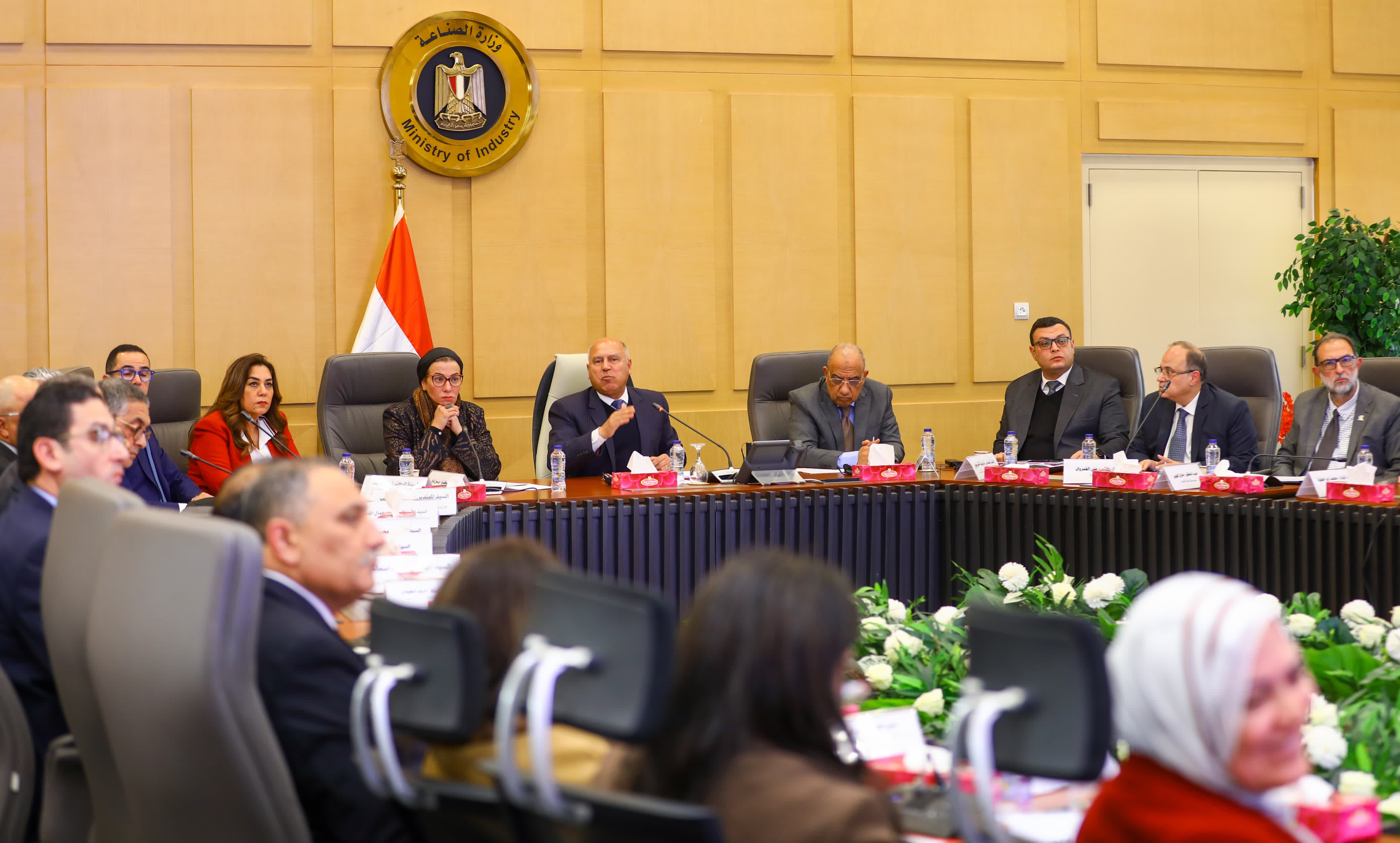 كامل الوزير يترأس الاجتماع الثامن عشر للمجموعة الوزارية للتنمية الصناعية (1)