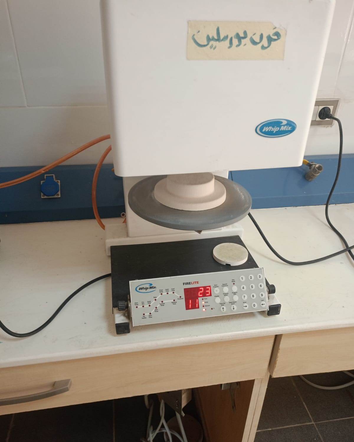 فرن بورسلين داخل المعمل