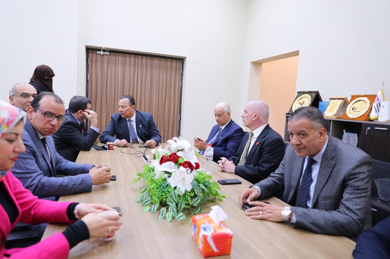 جانب من الاجتماع بالوفد الامريكي