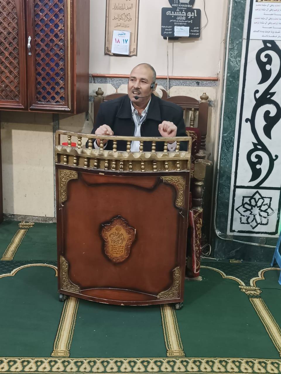 إلقاء إحدى الندوات إلقاء إحدى الندوات
