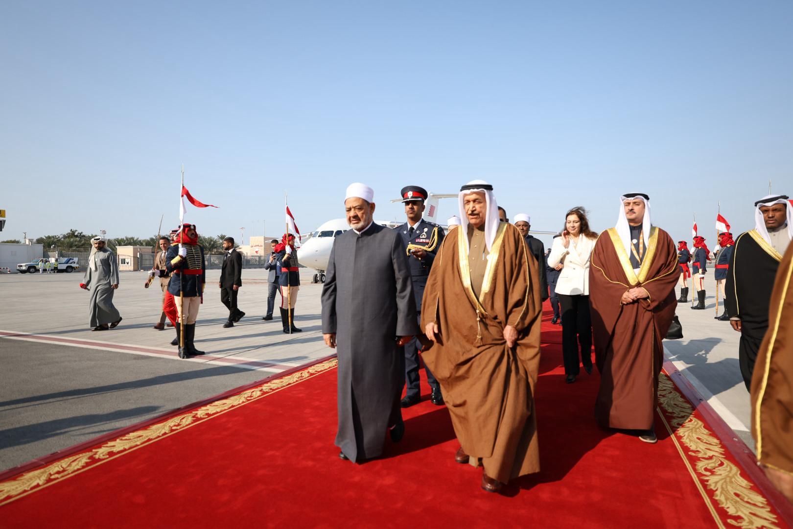 مراسم استقبال الدكتور أحمد الطيب شيخ الأزهر الشريف بمطار البحرين الدولي