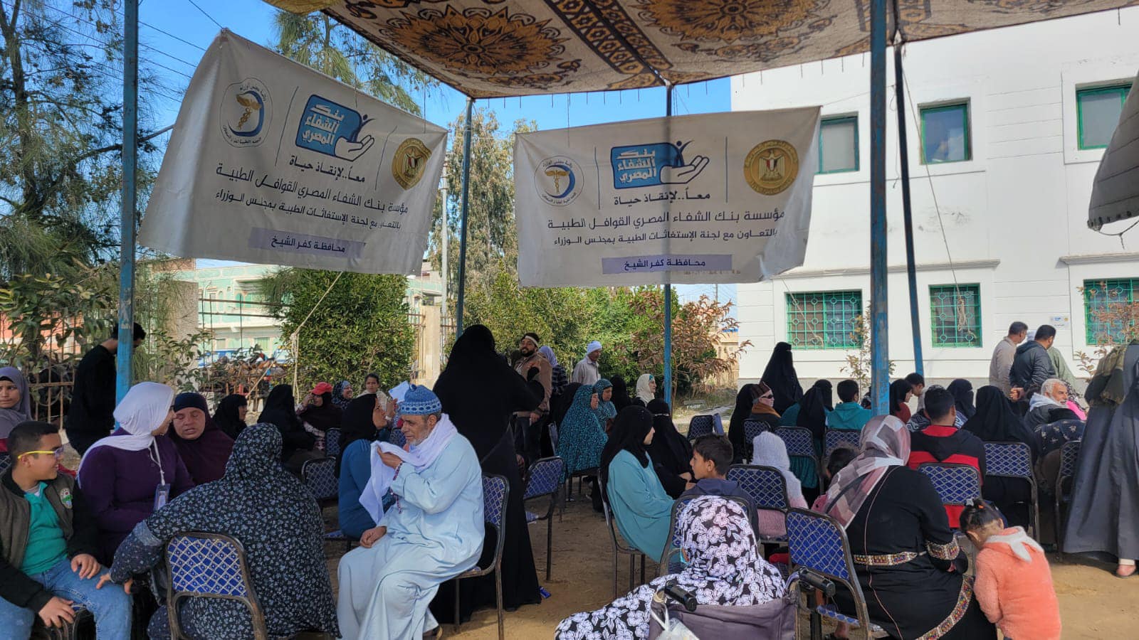 اقبال من المواطنين اقبال من المواطنين