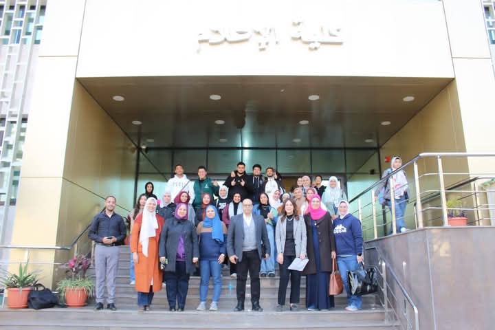 إعلام عين شمس تكرم الكاتب الصحفى أكرم القصاص إعلام عين شمس تكرم الكاتب الصحفى أكرم القصاص