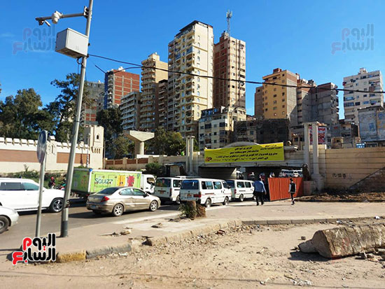 الكوبرى-يتسبب-فى-تعطل-حركة-المرور