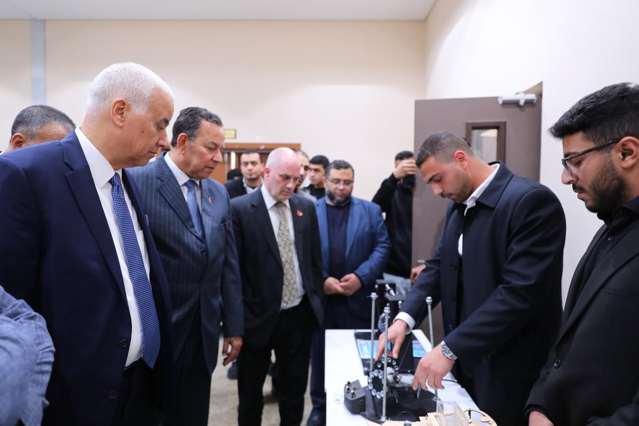 جوله داخل الجامعة