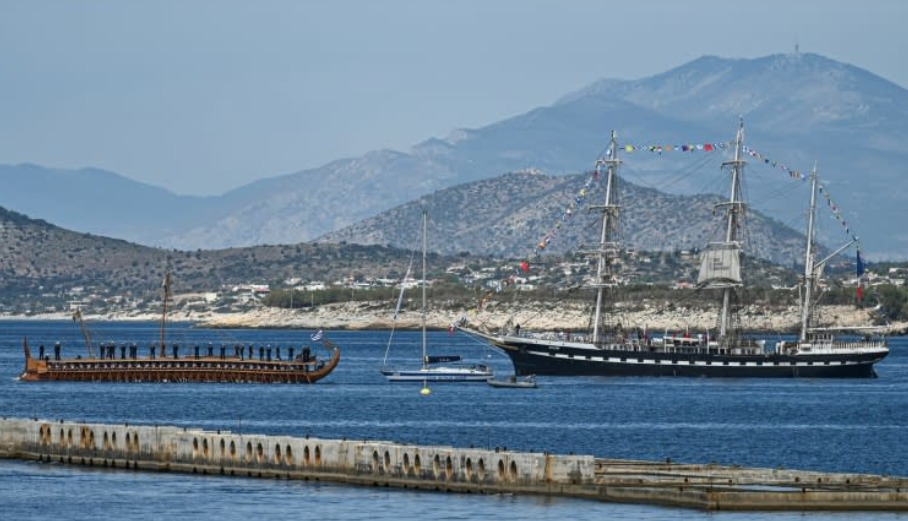 ميناء بيرايوس اليونانى