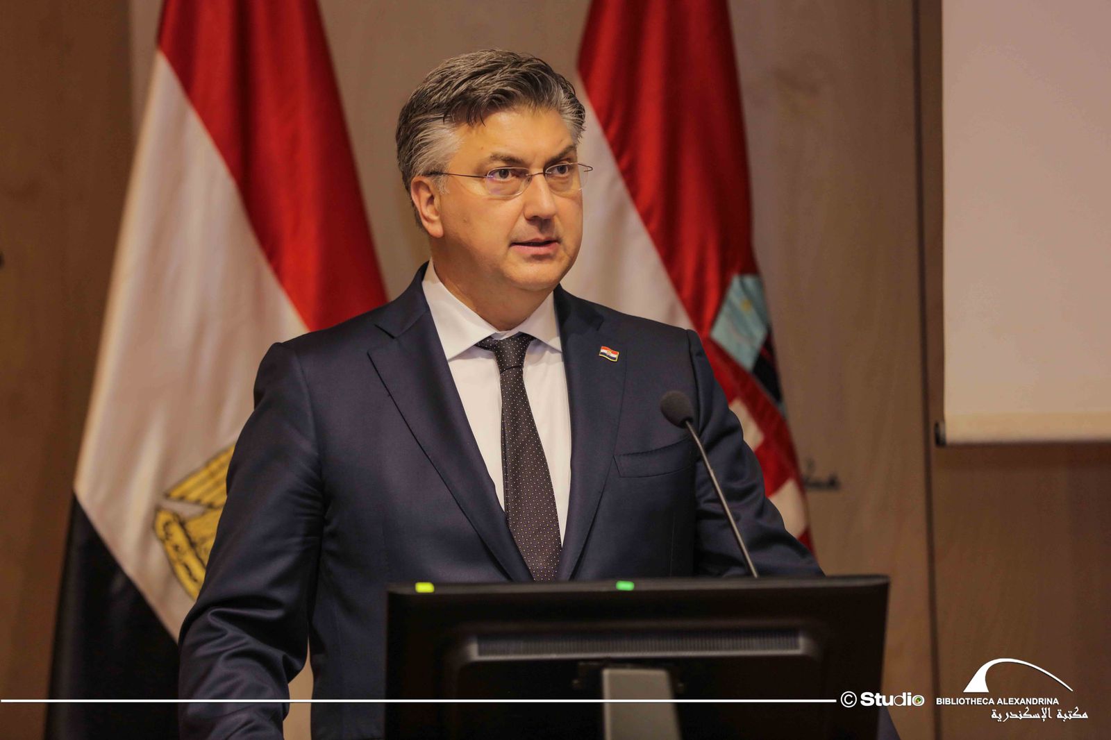 رئيس وزراء كرواتيا من مكتبة الإسكندرية