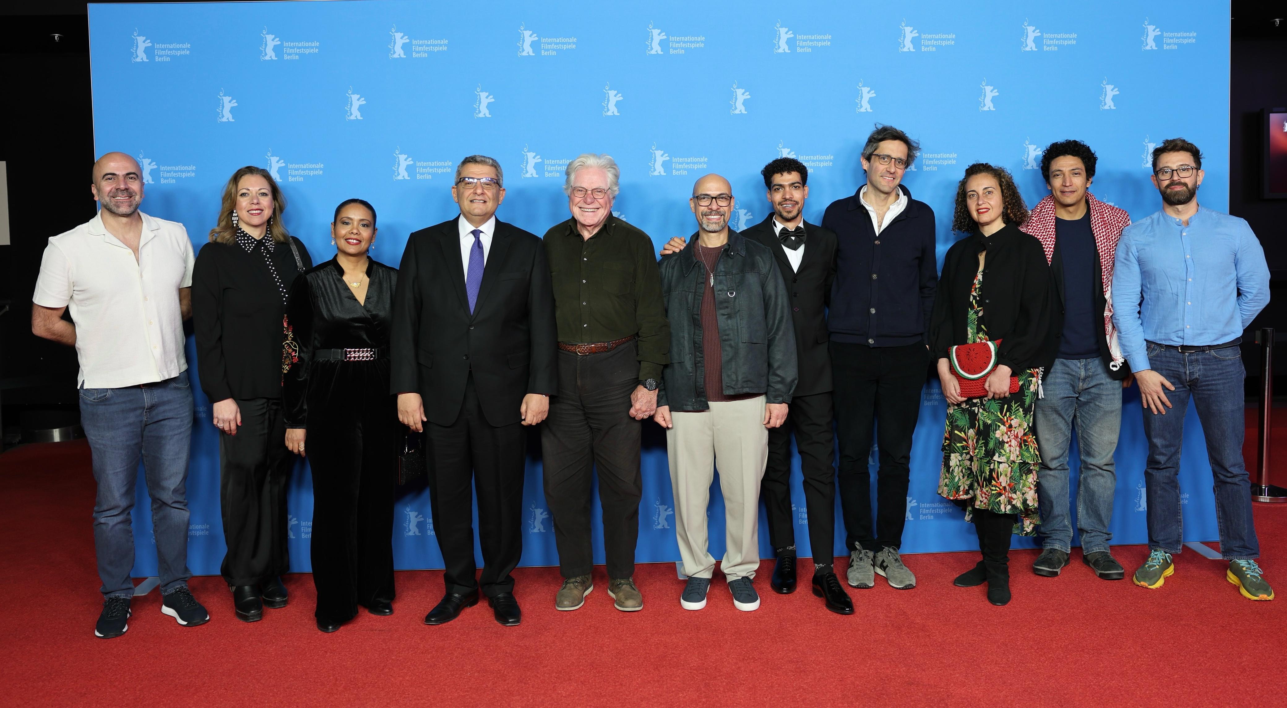 صناع وأبطال فيلم المستعمرة مع النجم حسين فهمى وسفير مصر فى مهرجان برلين صناع وأبطال فيلم المستعمرة مع النجم حسين فهمى وسفير مصر فى مهرجان برلين