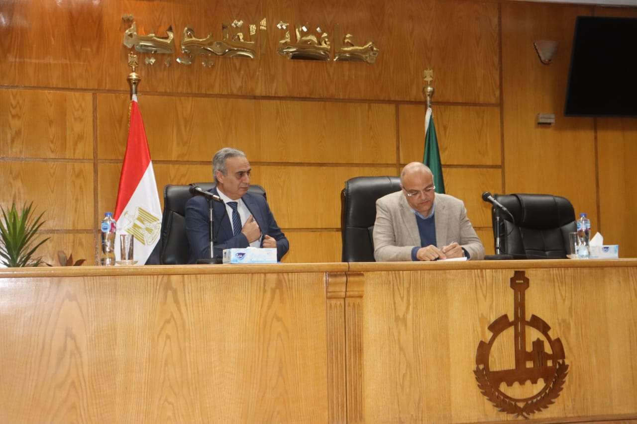 المحافظ ورئيس الجهاز