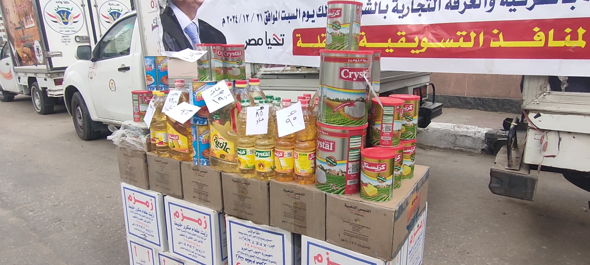 تعرض السيارات منتجاتها تعرض السيارات منتجاتها