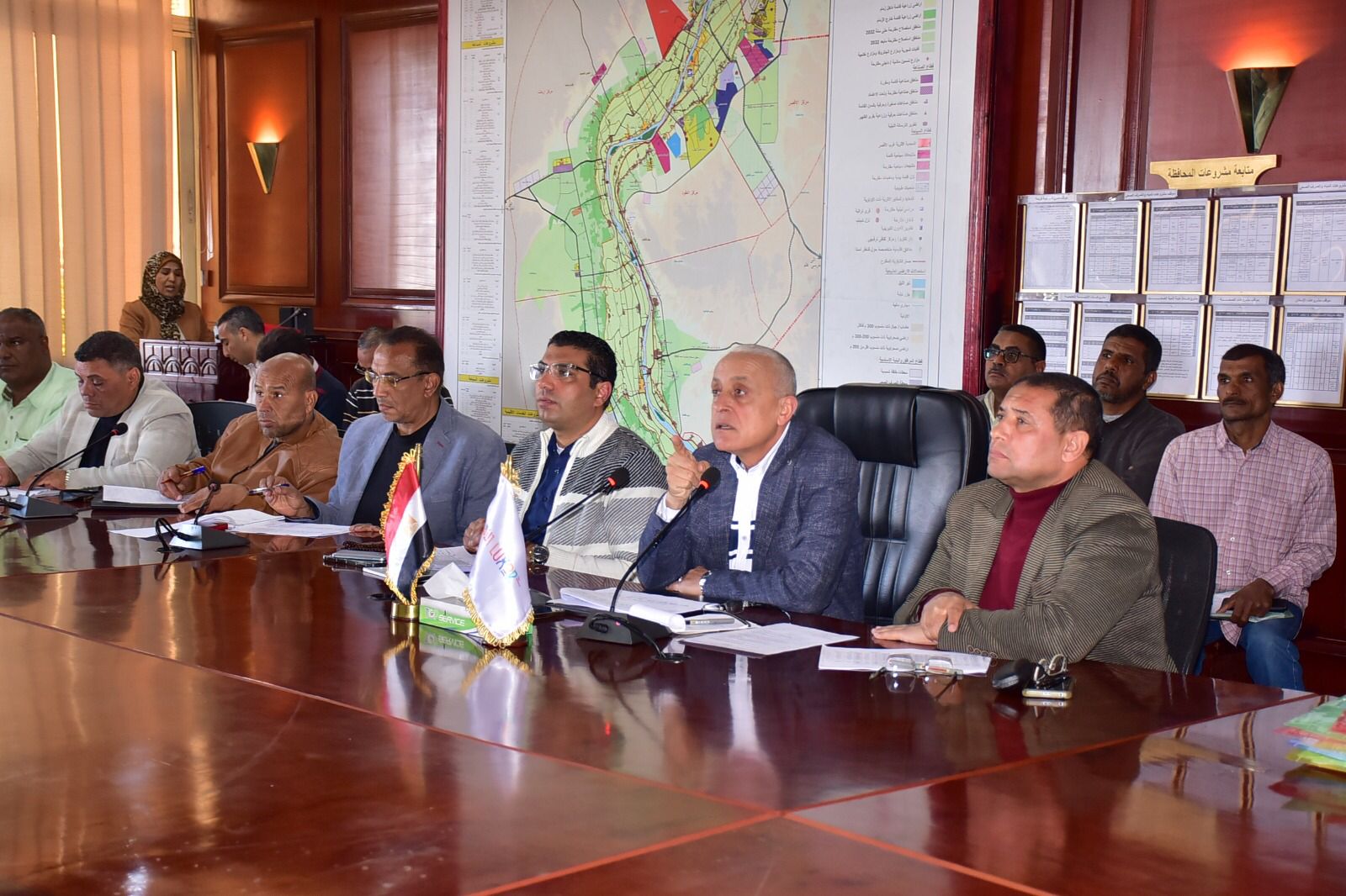 محافظ الأقصر يبحث أخر المستجدات بملفات تقنين أملاك الدولة والتصالح بالمخالفات