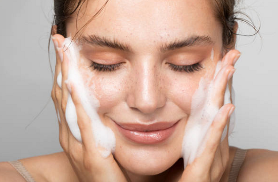 العناية بالبشرة