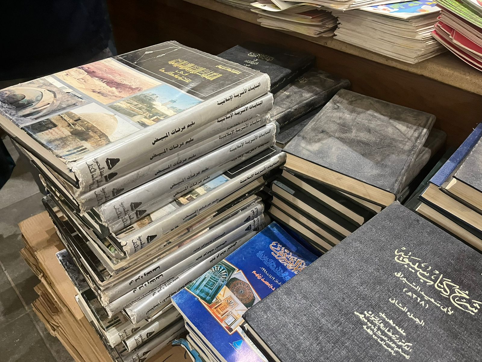 جانب من الكتب المعروضة