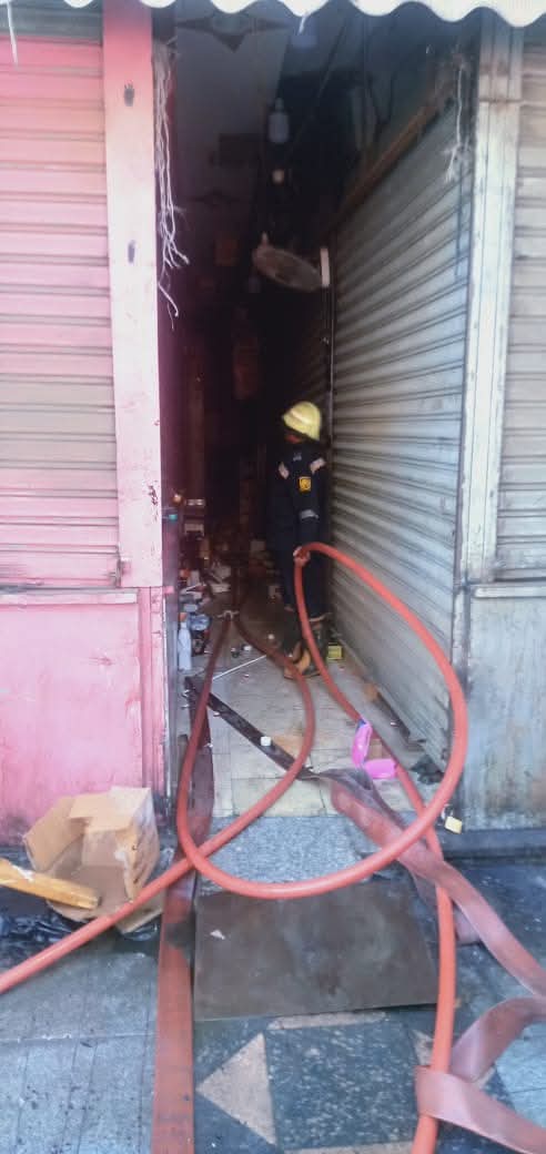 السيطرة على حريق مول (1)