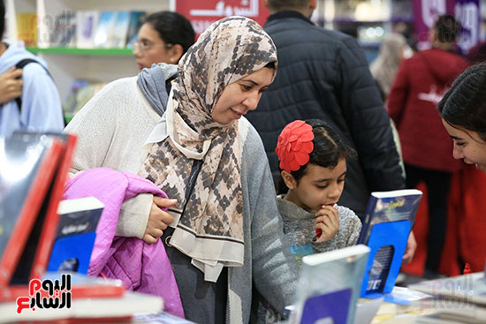 الكبار والأطفال فى معرض الكتاب الكبار والأطفال فى معرض الكتاب