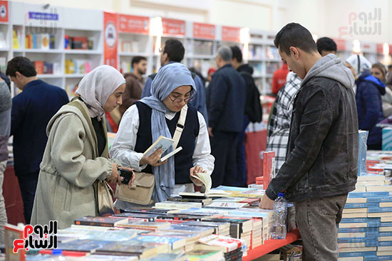 معرض القاهرة الدولى للكتاب اليوم العاشر معرض القاهرة الدولى للكتاب اليوم العاشر