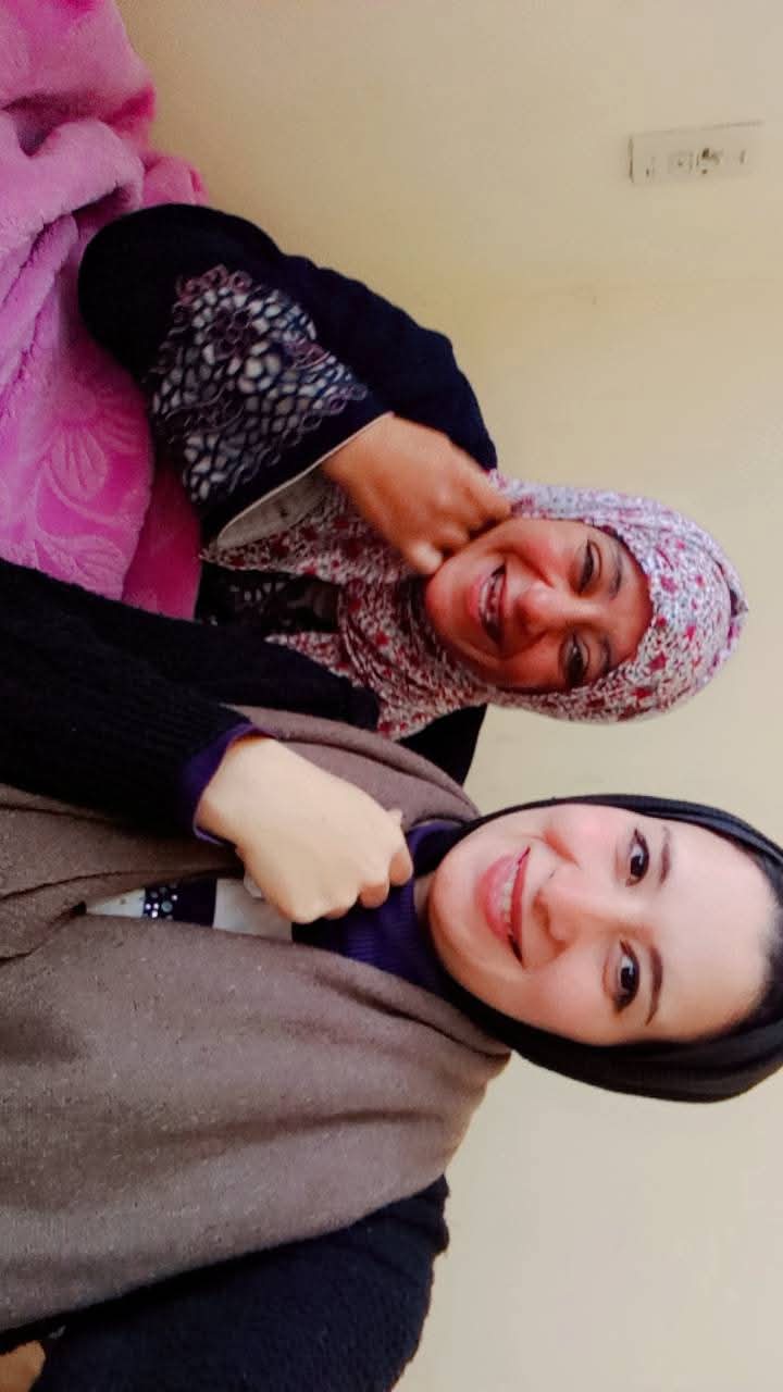 فاطمة صاحبة فيديو فستان زفاف مع سعيدة حسن