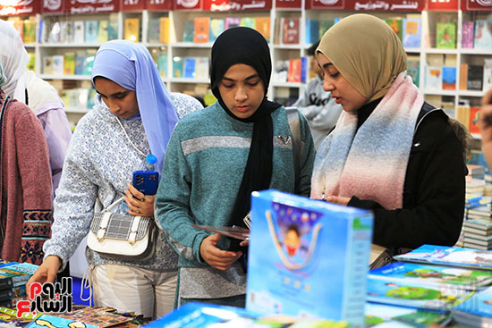 زوار معرض الكتاب فى اليوم العاشر زوار معرض الكتاب فى اليوم العاشر