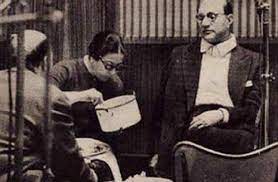 ام كلثوم اثناء اكلها مع عبد الوهاب