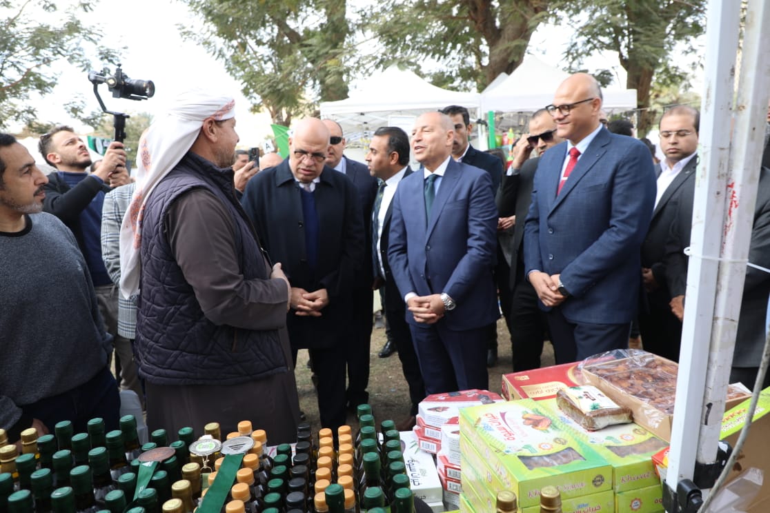 جولة محافظ القاهرة بمهرجان التمور جولة محافظ القاهرة بمهرجان التمور