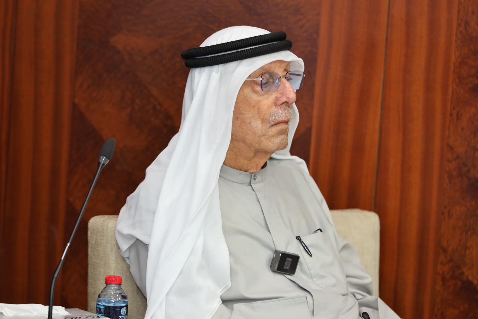 الكاتب عبد الغفار حسين
