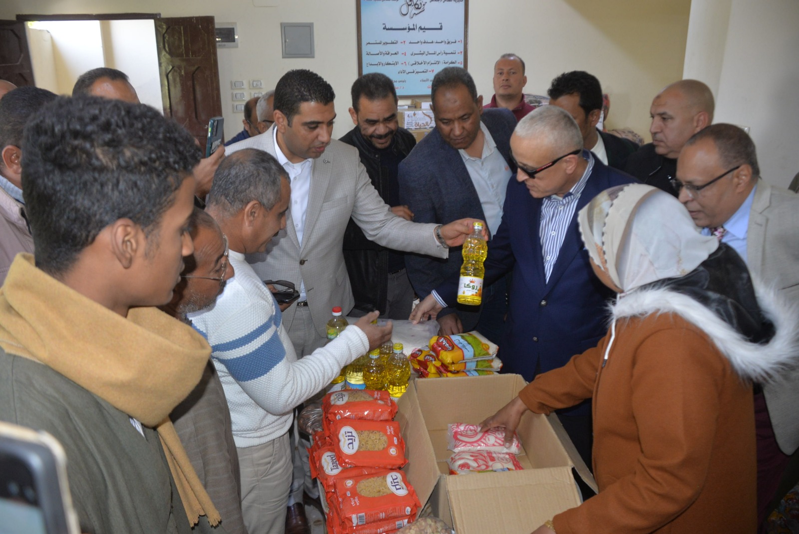 المحافظ يوجه بزيادة عدد المساعدات لسرعة إرسالها الي الأشقاء بقطاع غزة