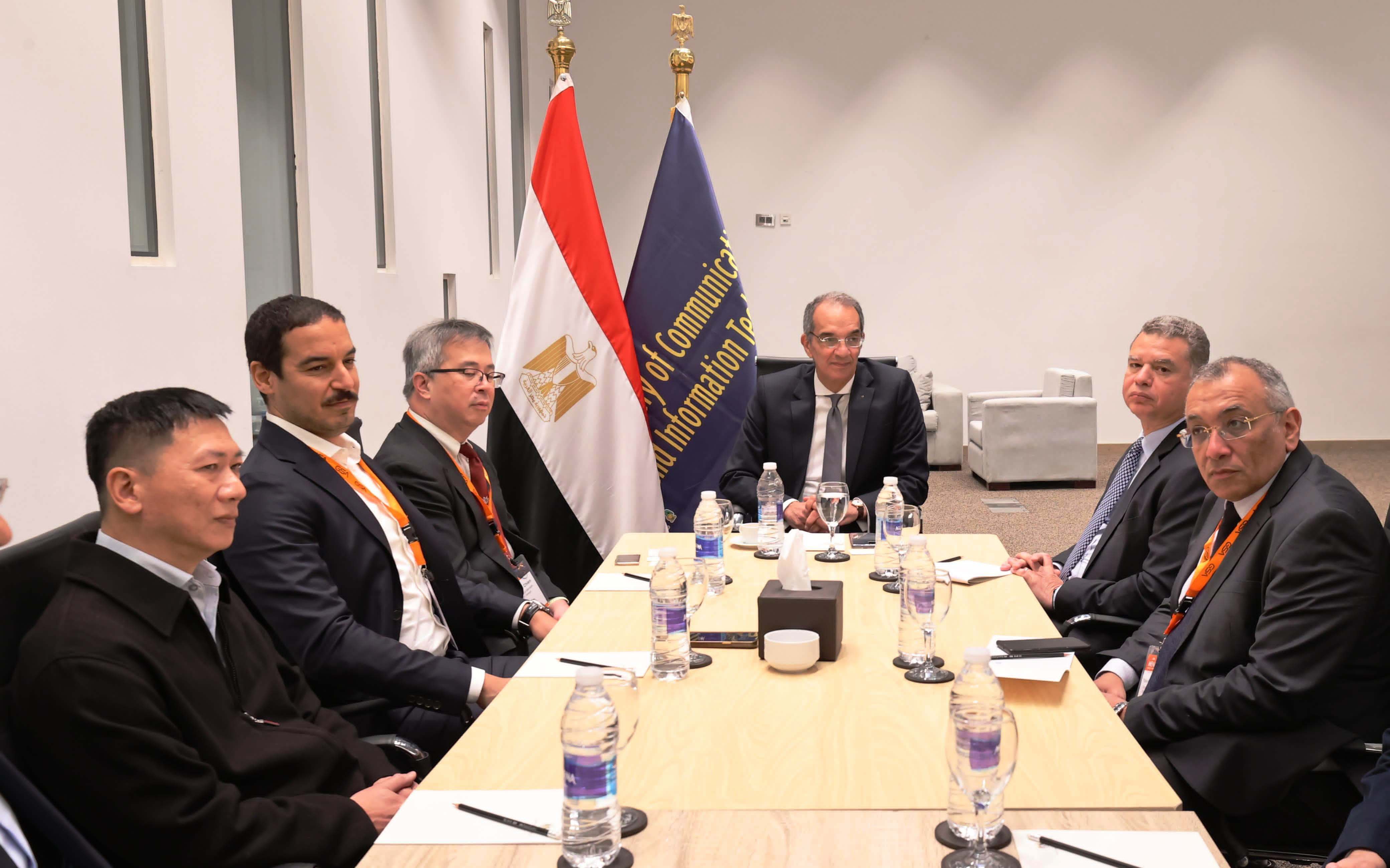 وزير الاتصالات يشارك فى قمة التحالف العالمى لأشباه الموصلات وزير الاتصالات يشارك فى قمة التحالف العالمى لأشباه الموصلات