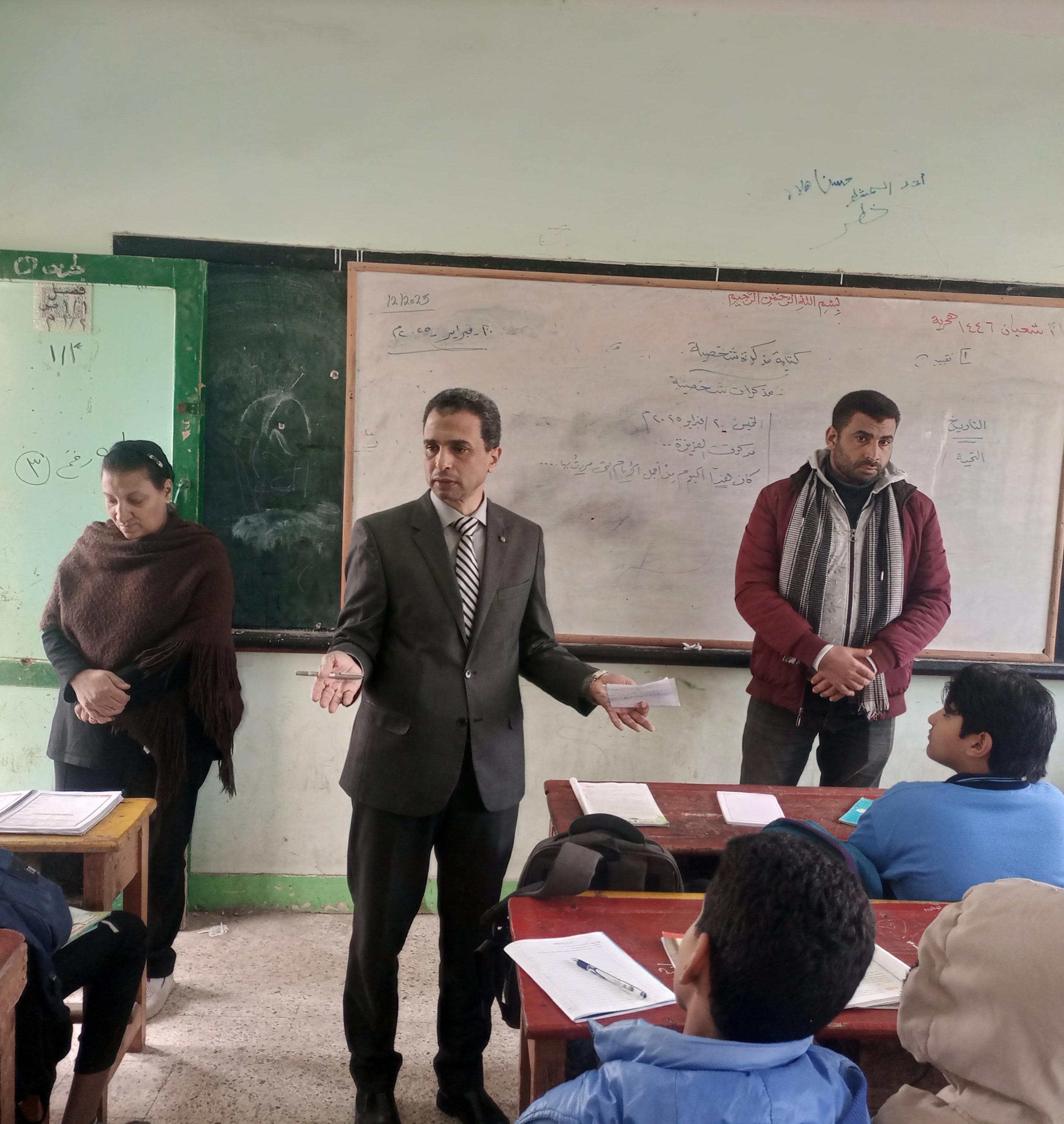 جانب من جولة وكيل التعليم بالمدارس جانب من جولة وكيل التعليم بالمدارس