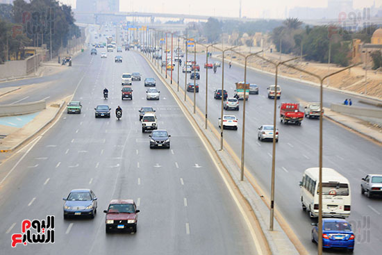حركة-سير-السيارات-وسط-حالة-الطقس