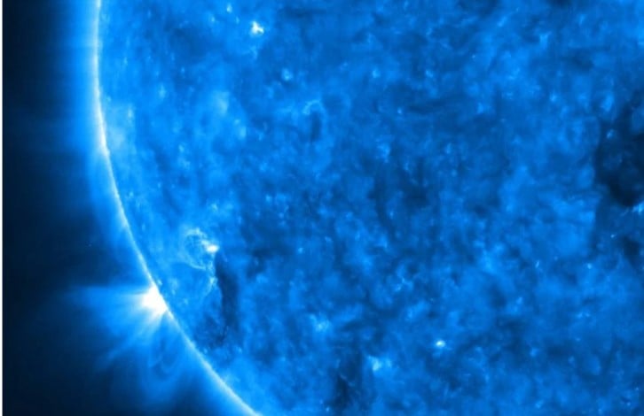 الشمس الزرقاء 