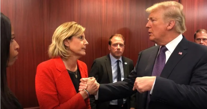 النائبة كلوديا تيني وترامب فى لقاء سابق النائبة كلوديا تيني وترامب فى لقاء سابق