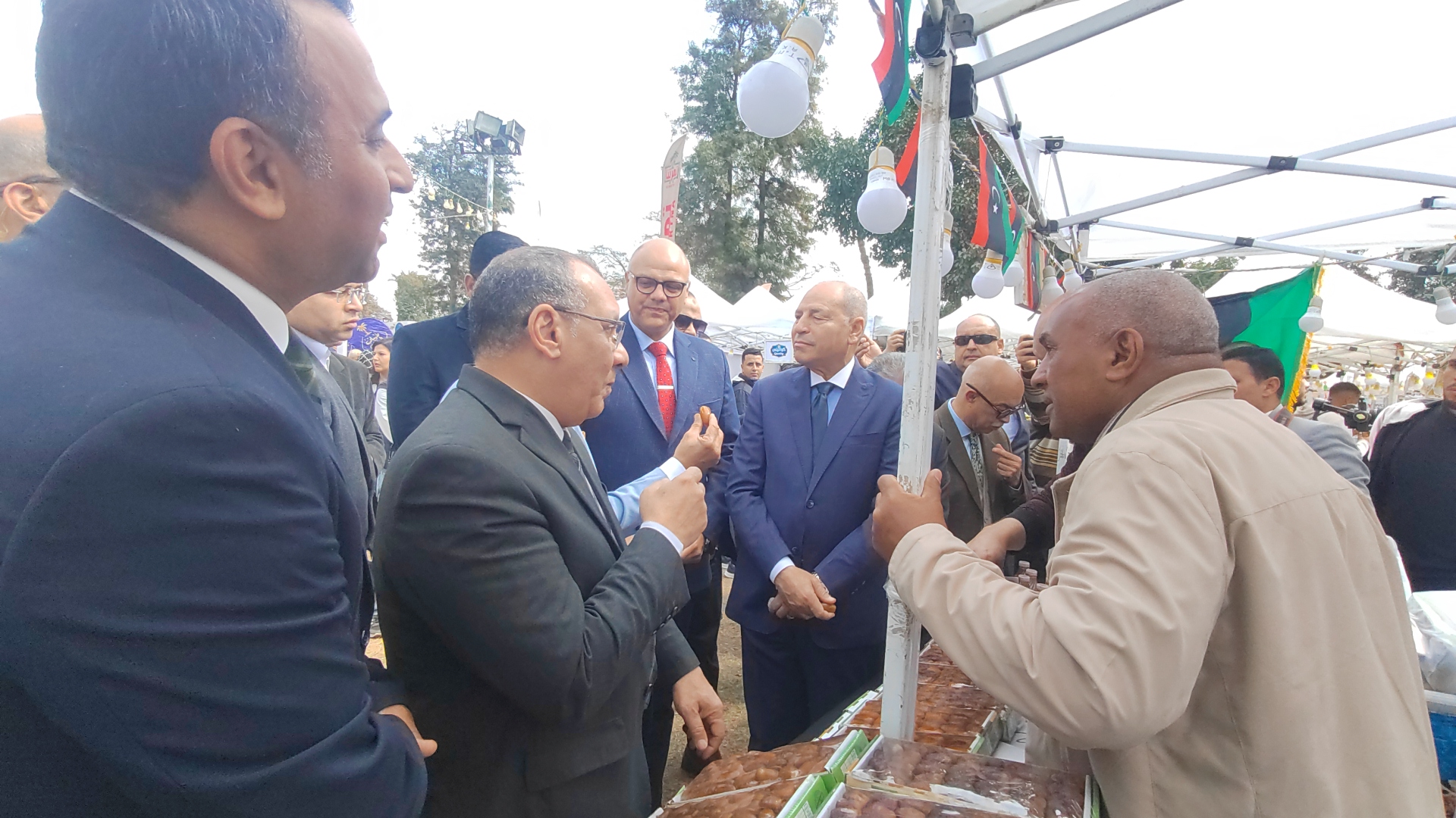 محافظ القاهرة يفتتح المهرجان الدولى الخامس للتمور محافظ القاهرة يفتتح المهرجان الدولى الخامس للتمور