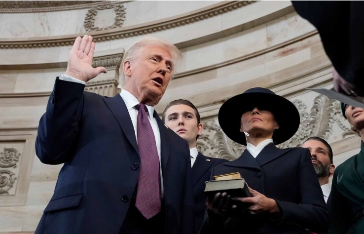 القسم الرئاسي.. مشهد يحلم ترامب مبكراً بتكراره مرة ثالثة القسم الرئاسي.. مشهد يحلم ترامب مبكراً بتكراره مرة ثالثة