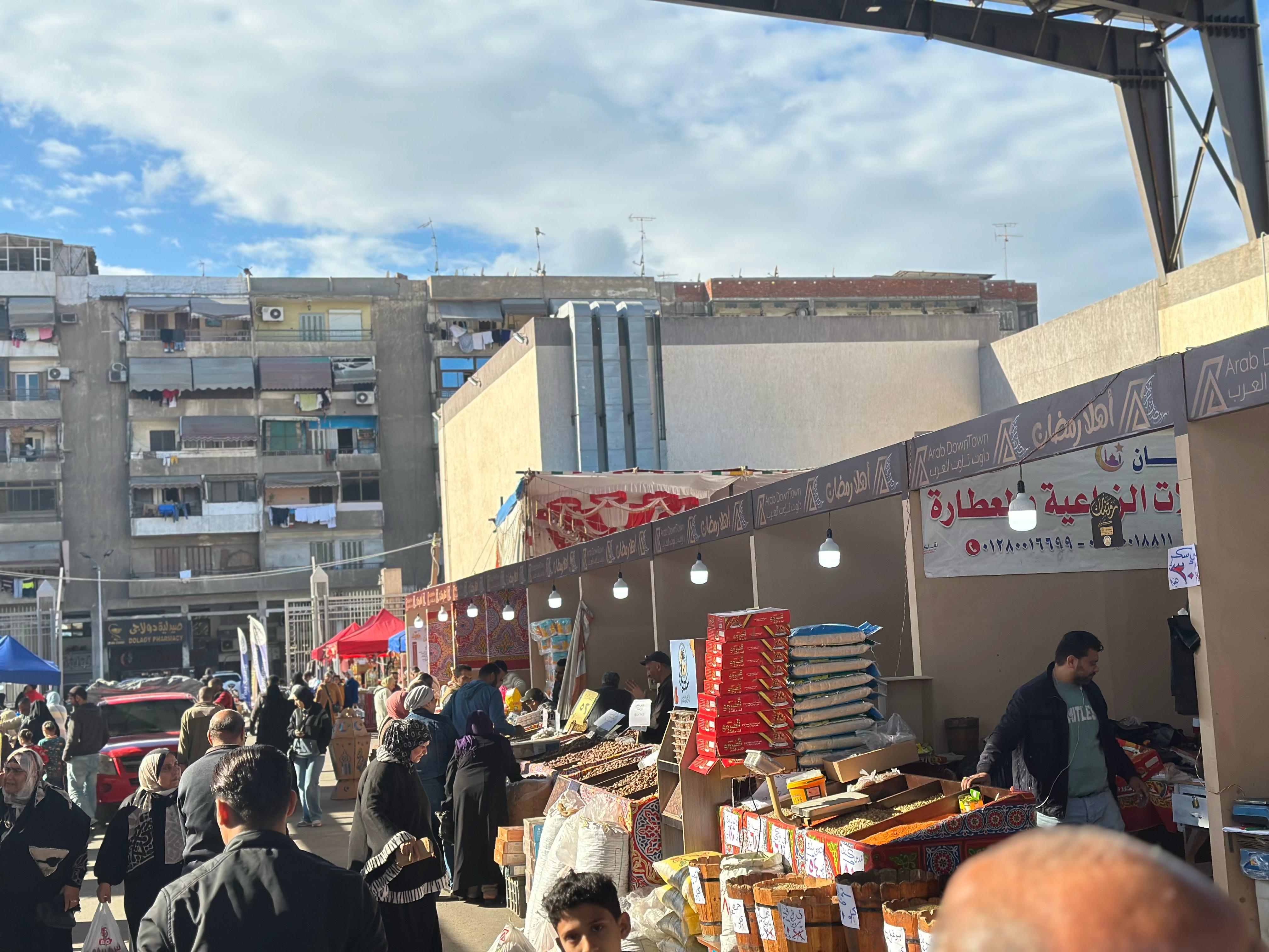 المعرض في البازار