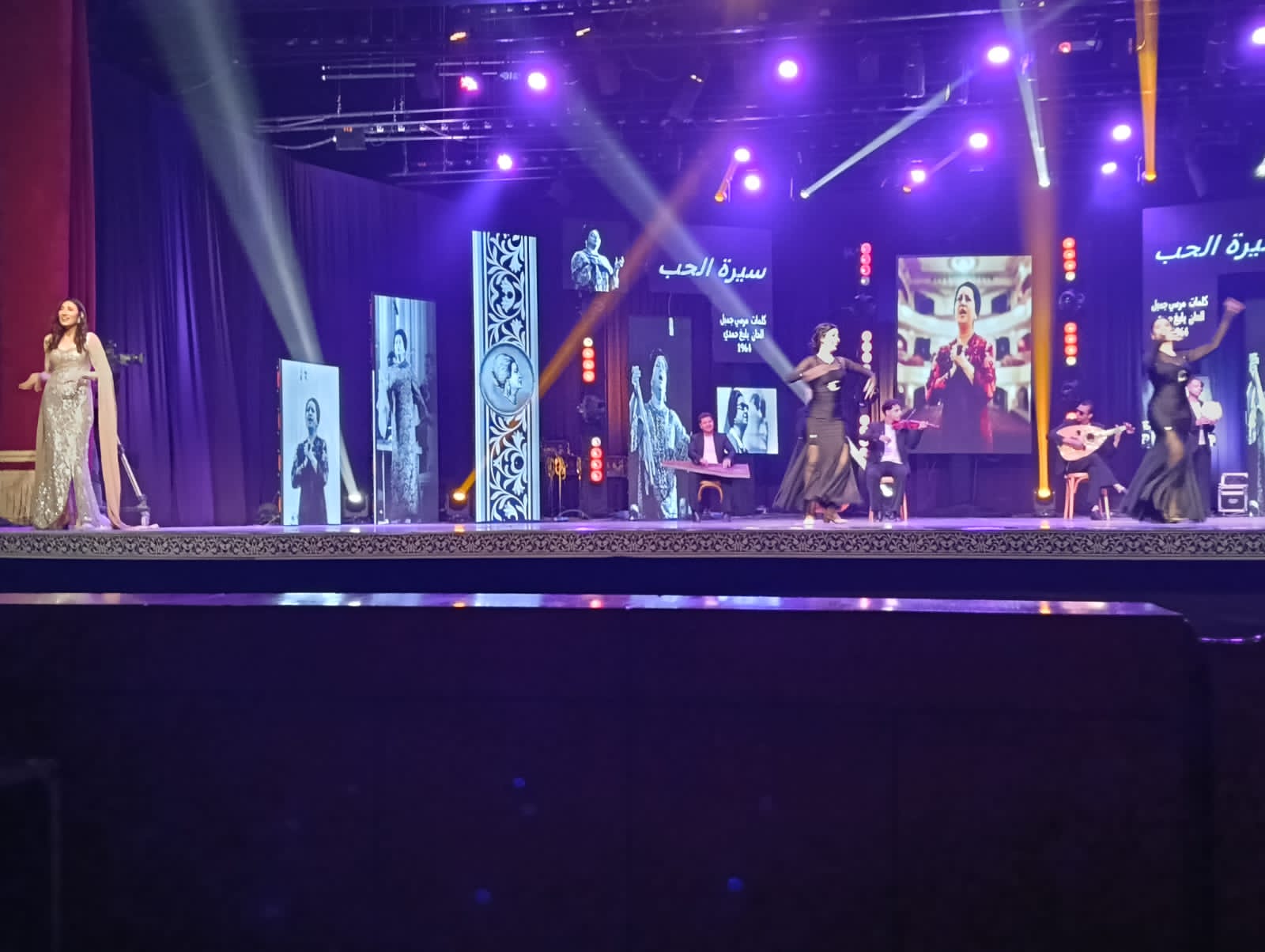 علي الحجار يستكمل حفل عيد الحب بمسرح البالون (2)