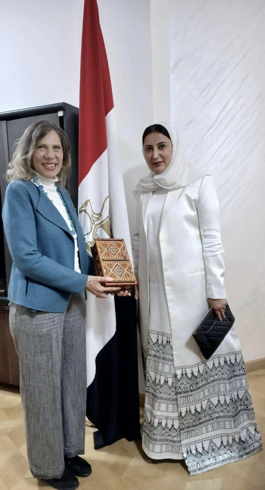 سفير مصر في أرمينيا مع زوجة سفير المملكة العربية السعودية سفير مصر في أرمينيا مع زوجة سفير المملكة العربية السعودية