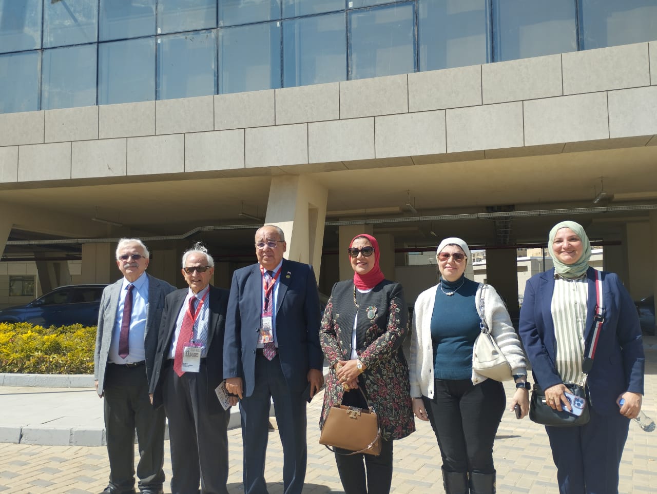 أطباء الأورام بمستشفى الأقصر الدولي