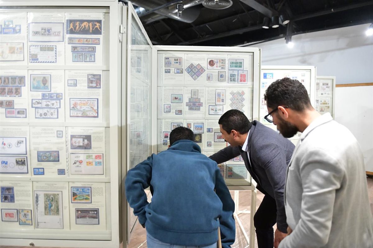 انطلاق المعرض السنوي الأول لهواة جمع طوابع البريد  (5)