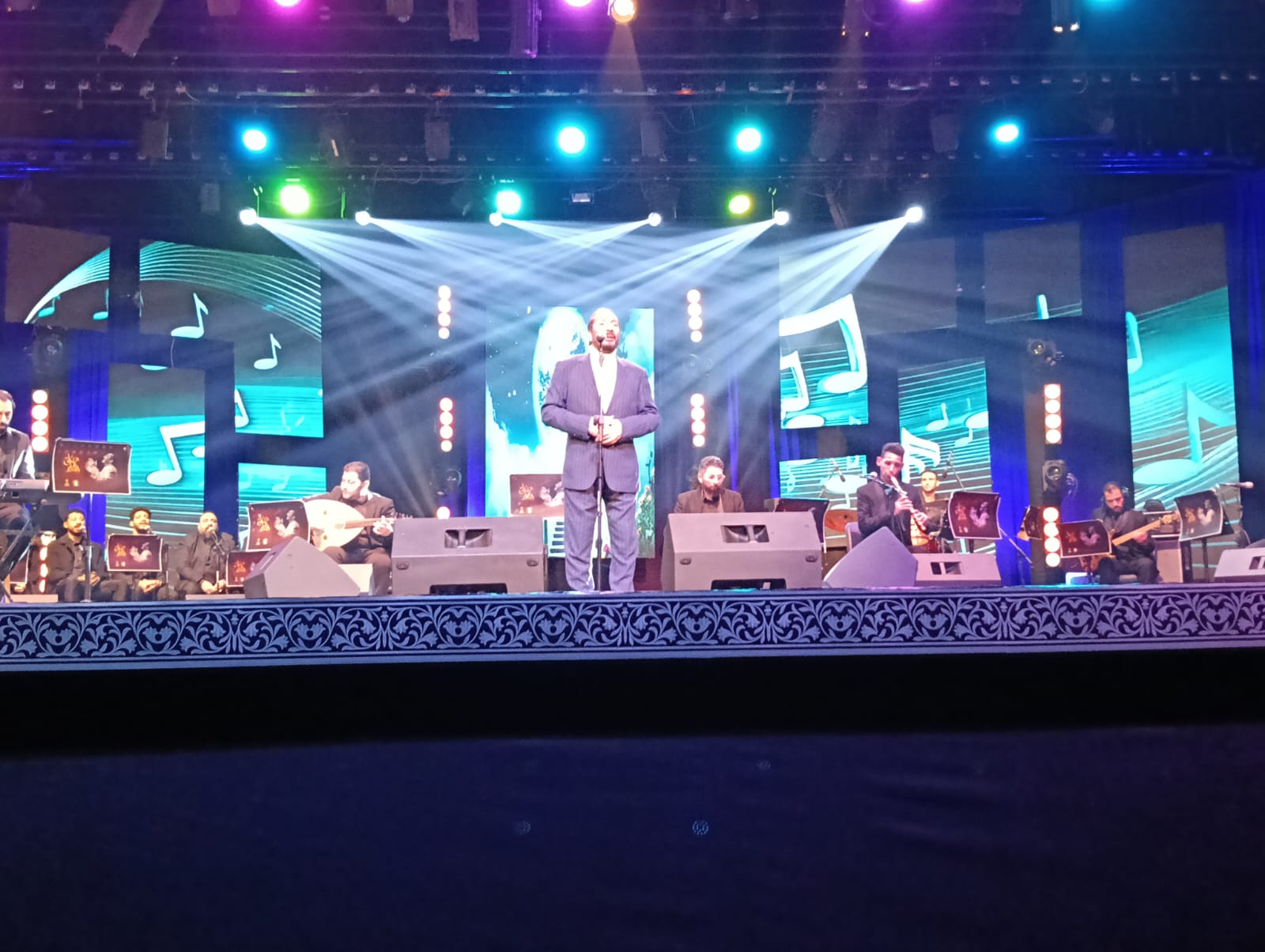 علي الحجار يستكمل حفل عيد الحب بمسرح البالون (4)