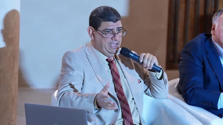 الدكتور علي عفيفي 
