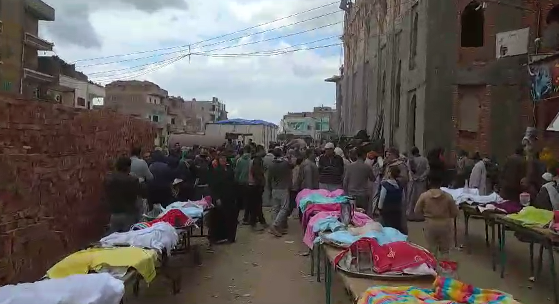 جانب من تقديم الأطعمه احتفالا بتشييد مسجد جانب من تقديم الأطعمه احتفالا بتشييد مسجد